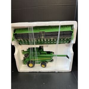 John Deere S670 Combine Farm Toy